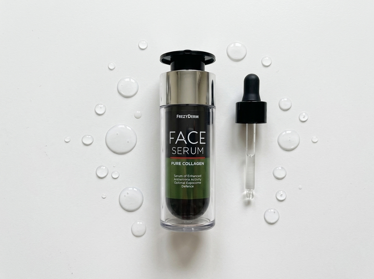 FACE SERUM PURE COLLAGEN 30 ml Frezyderm junto a un gotero de vidrio y gotas de agua